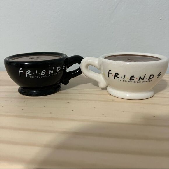 Warner Bros. Central Perk Friends Tv Show Black and White Salt & Pepper Shakers - Picture 3 of 4
